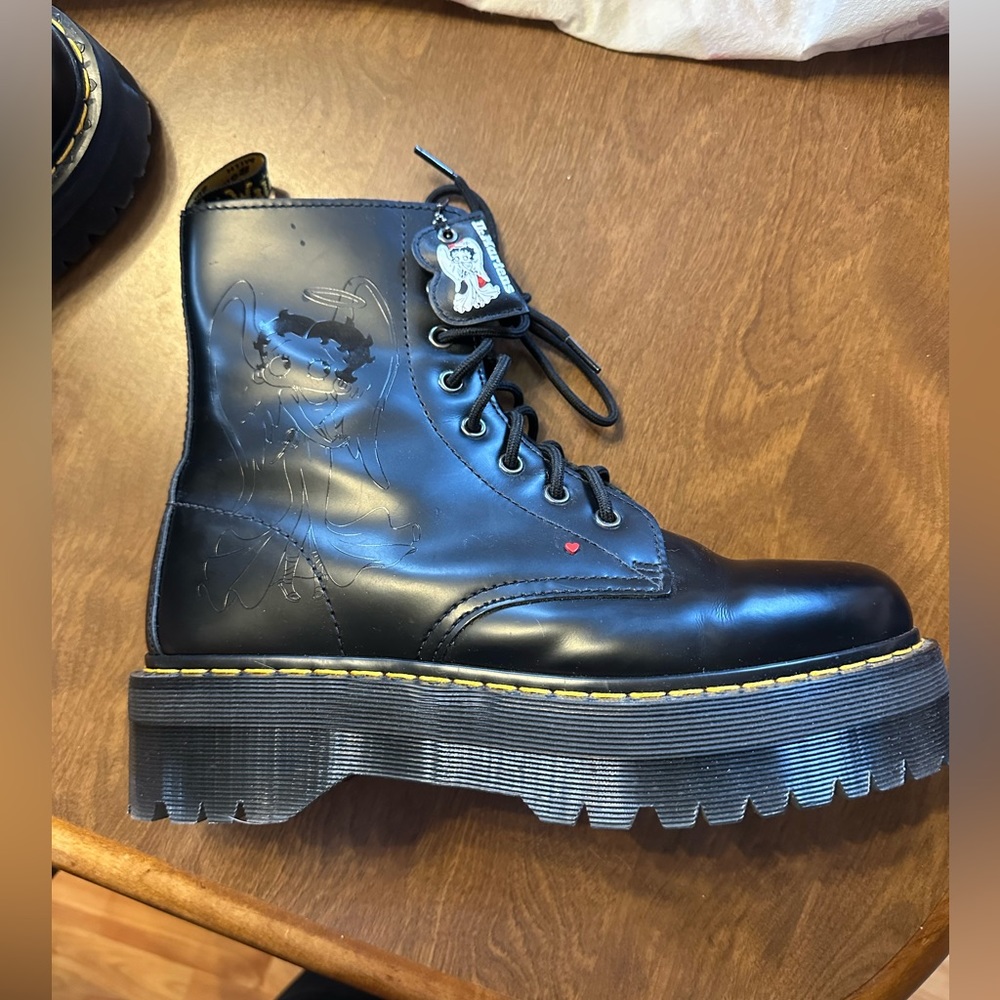 Betty Boop Dr. Martens size 11W -NWOT